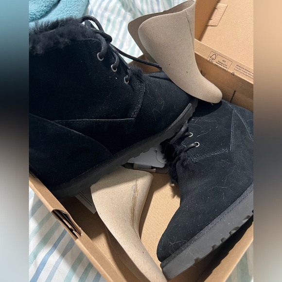 Ugg Classic Femme Lace Bootie Wedge 7 1/2 - Picture 3 of 4